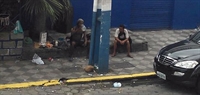 A justificativa do vereador é que pedintes, vendedores e artistas representam “perigo ou obstáculo para o trânsito” (Foto: Divulgação)