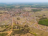 O motorista estava sozinho no carro e morreu no local (Foto: Reprodução)