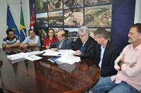 A Prefeitura de Votuporanga e FEV assinam acordo de cooperação (Foto: Érika Chausson/A Cidade)