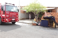 Viaturas deslocaram rapidamente até o local dos fatos e as chamas extintas