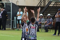 O meio-campista Ricardinho, camisa 8 do Clube Atlético Votuporanguense, comemora o golaço na Arena Plínio Marin (Foto: Rafael Nascimento/CAV)