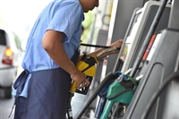 Os reajustes anunciados foram de aumento, nas refinarias, de 3,5% na gasolina e 4,2% no óleo diesel (Foto: Reprodução)