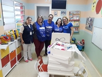 O grupo Cúmplices fez a doação de dez kits de maternidade para recém-nascidos nesta semana (Foto: Santa Casa)