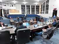 Vereadores aprovaram na noite de ontem as contas referentes ao primeiro ano de gestão do prefeito Jorge Seba por unanimidade  (Foto: Da assessoria)