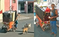Carlos Alberto viaja há 21 anos, caminhando 10 km por dia com seus cachorros (Foto: João Ruiz/A Cidade) 