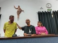 Ao ser homenageado, Danilo Germano, agradeceu a Marcello Stringari pela parceria e Jezebel Silva pelo Voto de Congratulação (Foto: Assessoria)