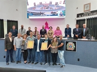 Eduardo Balarone e Gustavo Trevisan Costa foram homenageados na Câmara por conta de seu desempenho na competição (Foto: Assessoria)