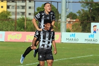 Frank e Vinícius comemoram gol da Votuporanga contra o Grêmio Prudente (Foto: Rafa Bento/CAV)