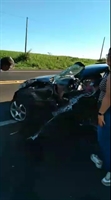 A vítima do carro ficou com uma das pernas presas entre as ferragens, após cirurgia seu estado é estável  (Foto: Arquivo Pessoal)