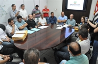 Na manhã de ontem, o prefeito João Dado autorizou duas obras de reformas em escolas municipais (Foto: Divulgação/Prefeitura de Votuporanga)