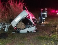 Mulher morreu depois de carro bater em caminhão em rodovia de Novo Horizonte — Foto: Arquivo Pessoal