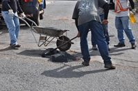 Os dois pedidos são para operação tapa-buracos em ruas do distrito de Simonsen, bairro que Curti representava (Foto: Divulgação/Prefeitura de Votuporanga)