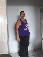 Luciana de Souza Ribeiro precisa fazer a retirada do excesso de pele e está arrecadando dinheiro para cirurgia (Foto: Arquivo Pessoal)