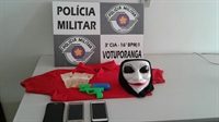 O assaltante contratado usou uma arma de brinquedo e uma máscara do coringa (Foto: Divulgação/Polícia Militar)