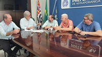 O prefeito Jorge Seba, acompanhado de assessores e do vice-prefeito Cabo Valter, recebeu o presidente da Câmara, Daniel David (Foto: Prefeitura de Votuporanga)