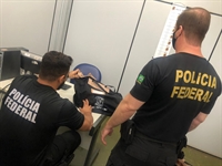 Aproximadamente 40 policiais federais estão cumprindo seis mandados de prisão temporária (com duração de 5 dias) e sete mandados de busca e apreensão nas cidades de Jales, Urânia e Lins/SP (Foto: Reprodução/Polícia Federal)