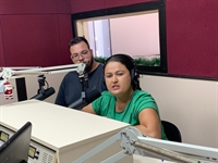  Leticia Turquetti, representante da Scout, esteve na Cidade FM para falar sobre a inauguração da escola de vigilantes (Foto: A Cidade)