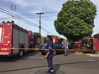 A rua Bahia foi interditada a partir da rua Rio de Janeiro; a Polícia Militar foi acionada para atender a ocorrência (Foto: Gabriele Reginaldo/A Cidade)