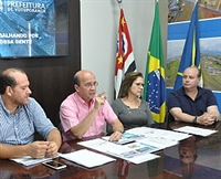 Durante a coletiva, o prefeito João Dado deu especial destaque aos acordos contemplados junto ao Governo do Estado (Foto: Divulgação/Prefeitura de Votuporanga)