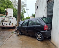 De acordo com a Polícia Civil, o condutor estava sozinho no veículo e ficou levemente ferido (Foto: Polícia Civil)