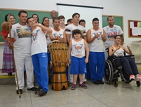 No dia 22 foi realizada apresentação de capoeira com os alunos da APAE (Foto: Divulgação/Unifev)