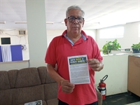 O professor e conselheiro da Apeoesp, João Carlos Ribeiro, trouxe a carta aberta pessoalmente ao jornal A Cidade (Foto: A Cidade)