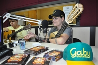 Gaby Violeira esteve nesta segunda-feira (29) na Cidade FM (Foto: A Cidade)