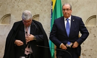 O ex-procurador-geral da República Rodrigo Janot e o ex-presidente da Câmara dos Deputados Eduardo Cunha, na cerimônia de abertura do ano judiciário de 2016 no Supremo Tribunal Federal (STF) Foto: Aílton de Freitas / Agência O Globo - 01/02/2016