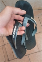 Moradores de Votuporanga jogam Havaianas no lixo, gari encontra e doa para quem precisa