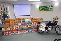 Nesta quarta-feira (29/11), 700 litros de leite foram entregues para a Instituição de saúde, durante lançamento da campanha Presente dos Sonhos (Foto: Divulgação/Santa Casa)