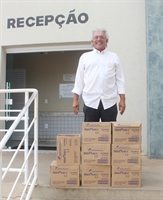 O presidente do Sindicato esteve na Instituição para entregar a doação (Foto: Divulgação/Santa Casa)