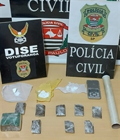 Delegacia especializada da Polícia Civil prendeu um traficante com grande porção de maconha no bairro Pacaembu (Foto: Divulgação)