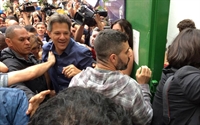 Haddad chega para votar em colégio na Zona Sul de São Paulo (Foto: Marina Pinhoni/G1