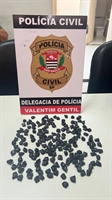 A ação policial resultou na prisão do suspeito no exato momento em que ele estava em posse de 176 porções (Foto: Divulgação)