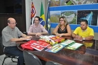 O anúncio foi feito ontem pelo prefeito João Dado e o secretário Rolandinho Nogueira (Foto: Gabriele Reginaldo/A Cidade)
