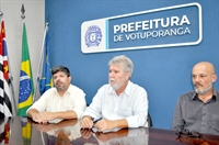 Jorge Seba e o novo superintendente da Saev, Gustavo Gallo, anunciaram ontem o fim do Plano de Contingenciamento (Foto: A Cidade)