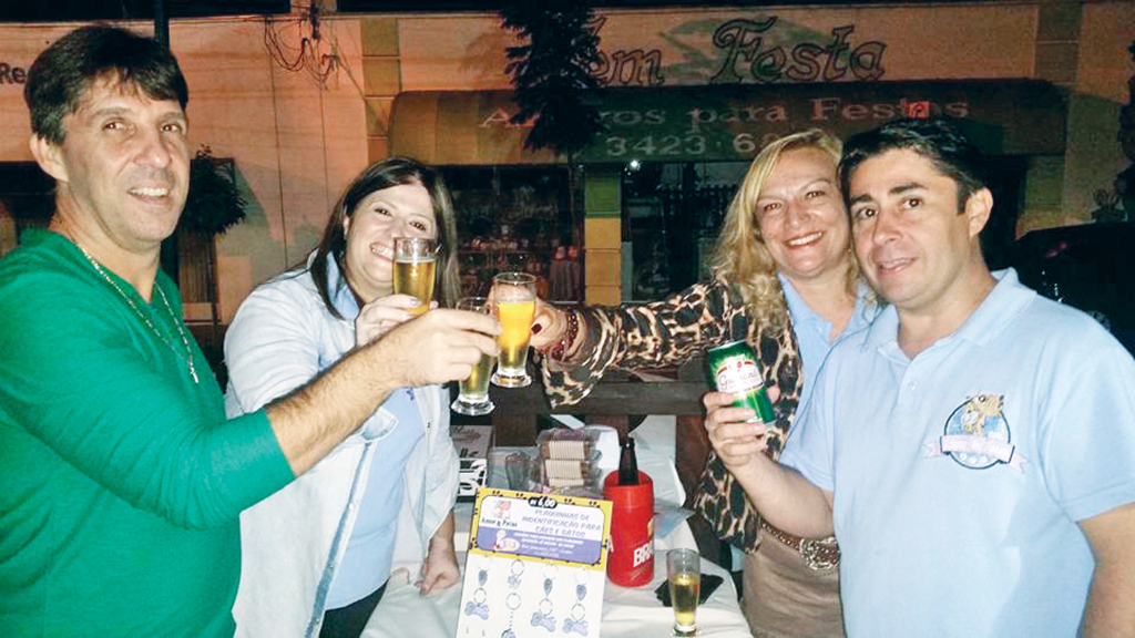 Brindando sucesso de jantar Amor & Patas, Marcos Valério, Luciene Gonzales Jorge, IvanylcelyFurlanetto e Erasmo Godoy