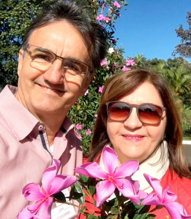 No último dia 04 de janeiro, Jurandir da Silva e Bel celebraram 40 anos de amor, cumplicidade e história,  comemorando suas tão especiais Bodas de Esmeralda. Uma trajetória marcada por companheirismo, respeito, superação e muito amor, construída dia após dia. Que este exemplo de união continue inspirando gerações e que venham muitos outros anos de felicidade, saúde e bênçãos. Parabéns por essa linda história! 