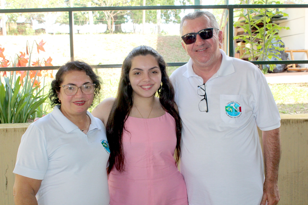 Sérgio Isola é o feliz aniversariante desta sexta-feira, 2 de outubro! A data chega cercada pelo amor e carinho da esposa, Roseli Isola, da filha, Gabrielly Graniero Isola, e dos amigos da Associação Italiana, da qual é integrante ativo. Que este novo ciclo seja repleto de saúde, alegria e bons momentos ao lado de pessoas queridas. Parabéns, Sérgio! Que não faltem motivos para sorrir e celebrar a vida!