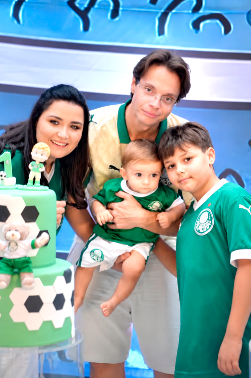 O dia amanheceu ainda mais especial neste 4 de junho, para a Dra. Josimara Coelho Abreu Pignatari, que celebra a chegada de mais um aniversário, motivo de muita alegria e gratidão. Nesta ocasião tão significativa, Dra. Josi recebe todo o carinho do esposo, Francisco Pignatari, dos filhos, familiares e amigos, que lhe desejam um novo ciclo repleto de bênçãos e realizações. Parabéns, Dra. Josi! Que não faltem abraços afetuosos, sonhos realizados e motivos para sorrir a cada novo dia. Feliz aniversário!