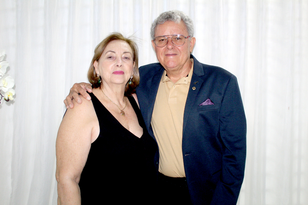 Os parabéns desta quarta-feira, 22, são dedicados a Doraci Alves de Lima, que brinda a chegada de mais um ano de vida com alegria e o coração cheio de gratidão. Ao lado do esposo Donizete Lima, companheiro de todas as horas, celebra não apenas o aniversário, mas também a trajetória construída a dois, marcada por união, conquistas e cumplicidade. Que este novo ciclo seja iluminado por realizações, harmonia e muitos motivos para sorrir. Parabéns!