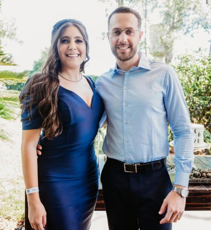 Hoje o aniversário é em dose dupla para os irmãos gêmeos Maryangela e Marlon Ferreira Munhoz, que celebram mais um ano de vida cercados por carinho, alegria e boas energias. A data especial é compartilhada com familiares e amigos, que fazem questão de demonstrar todo o afeto. Que este novo ciclo venha acompanhado de saúde, felicidade e muitas conquistas. Parabéns aos aniversariantes! Que Deus continue abençoando cada passo dessa nova etapa.