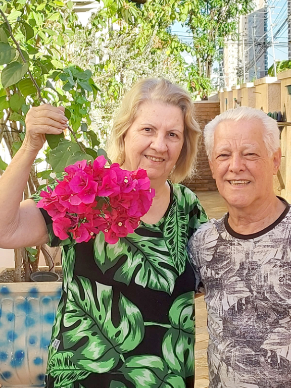 O casal Manuel e Laurinda, professores por amor ao Ensino completaram no dia 24/01, 54 anos de feliz união conjugal, ladeados pelos filhos Douglas e Waster, pelas noras Alessandra Laraya e Alessandra Troleis, e pelas netas Isabela e Laura. O casal reuniu a  família na cidade de Santo André para celebrarem juntos esta importante data. Feliz “Bodas de Níquel” ao casal, que Deus continue lhes concedendo a alegria da vida compartilhada a dois, durante todos esses anos e multiplique as bênçãos e o amor que vos uniu. 