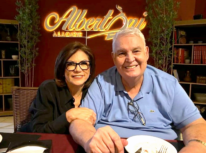 A quinta-feira, dia 9, é de celebração para Roberto Arroyo Marchi, que comemora mais um ano de vida cercado pelo carinho de quem mais ama. Ao lado da esposa, Dra. Elizabeth, do filho, Dr. Lucas, da nora, Dra. Chyntia Mariana, e das queridas netas Maria Clara e Serena, a data ganha ainda mais significado e alegria. Que este novo ciclo seja repleto de saúde, felicidade e muitos momentos especiais em família. Parabéns, Roberto! 