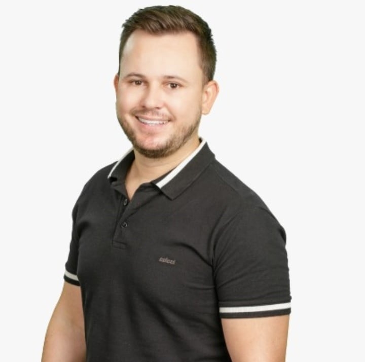 O último dia 15 foi muito especial Emerson Pereira, Secretário de Direitos Humanos, que comemorou mais um ano de vida. Em suas redes sociais Émerson postou que o melhor presente que ele ganhou foi a alta hospitalar de sua mãezinha que estava internada com Covid e o pronto restabelecimento de sua irmã que também está internada com Covid. Um brinde a vida e aos presentes que nosso secretário municipal recebeu de Deus. Parabéns, e feliz vida!!!

***Confira mais desta coluna em nossa edição impressa e online para assinantes.
