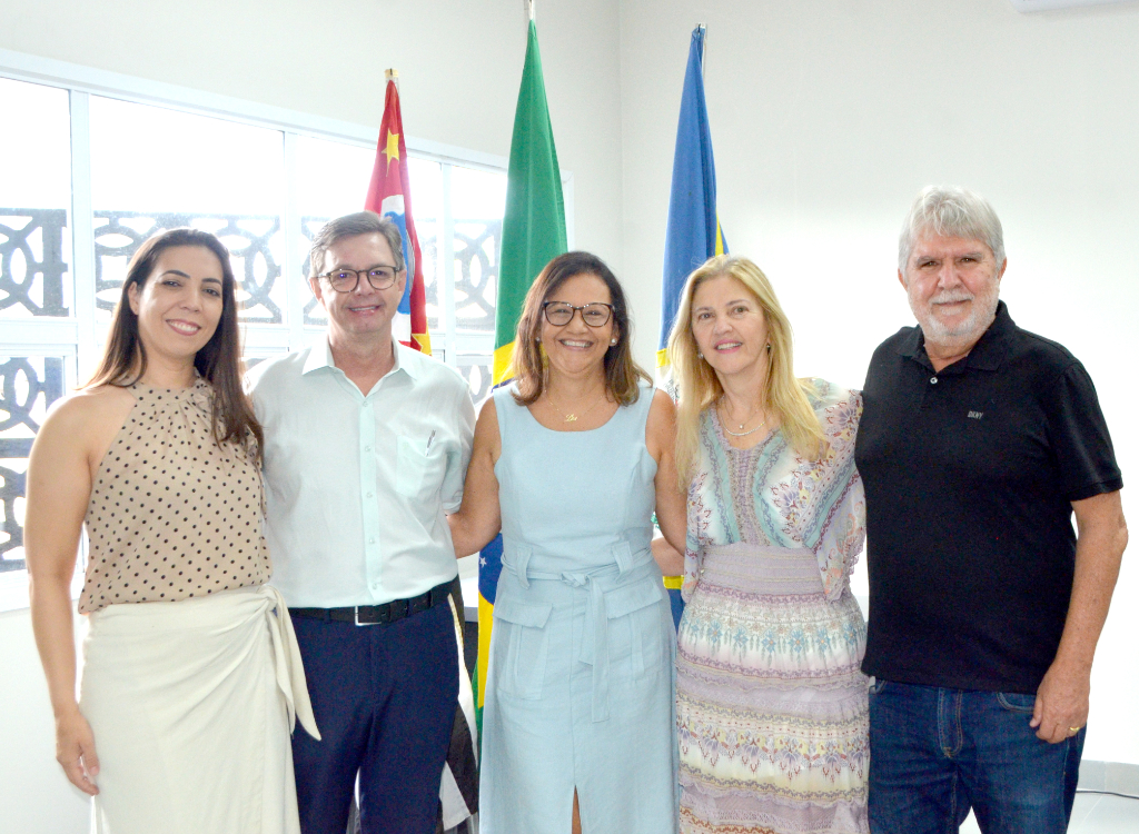 Claudia Gonzales e seu marido Adauto Mariola, Lia Marques Presidente do Sincomerciários, a primeira-dama e presidente do Fundo Social de Solidariedade, Rose Seba,e o prefeito Jorge Seba.
