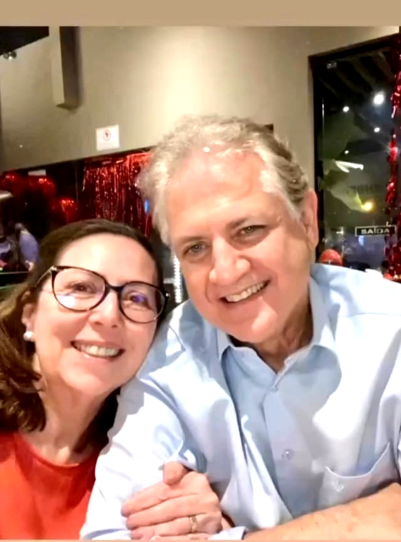 A próxima segunda-feira, 18 de maio, será de comemoração especial para  o estimado cardiologista Dr. José Antonio Chinelato que celebra mais um ano de vida cercado pelo carinho da família, amigos e pessoas que admiram sua trajetória profissional e pessoal. Ao seu lado, a esposa e também companheira de profissão, Dra. Marlene, dedica homenagens cheias de amor, gratidão e admiração ao aniversariante. Parabéns, Dr. Chinelato! Que este novo ciclo seja iluminado por muita saúde, paz, conquistas e incontáveis momentos felizes. 