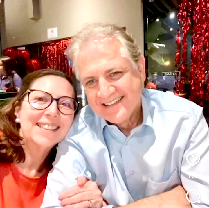 Hoje é dia de celebrar a vida do estimado cardiologista Dr. José Antonio Chinelato, que brinda mais um ano de existência com gratidão e alegria. Ao seu lado, a esposa e companheira de profissão, Dra. Marlene, é a primeira a homenageá-lo neste dia especial, com carinho e admiração. Familiares e amigos se juntam às felicitações, desejando ao Dr. Chinelato um novo ciclo repleto de saúde, realizações e muitas alegrias. Parabéns, doutor! Que a nova idade traga ainda mais conquistas e momentos felizes! 