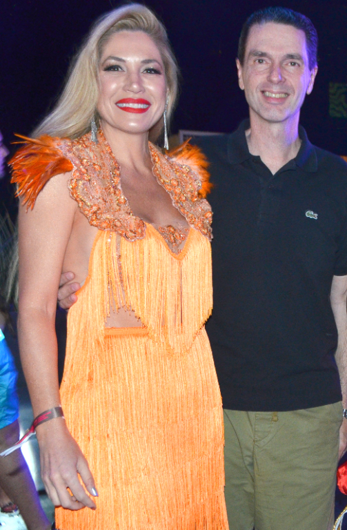 Poliana Scurciato Nogueira recebe esta sexta-feira com o coração grato pela vida. Ao lado do marido, Rolandinho Nogueira, e de seus filhos, celebra o dom da vida em um momento especial, repleto de amor e união. A aniversariante vive um dia cercado de carinho, recebendo abraços calorosos, mensagens cheias de afeto e demonstrações sinceras de amor de familiares e amigos, tornando seu dia ainda mais feliz e especial.