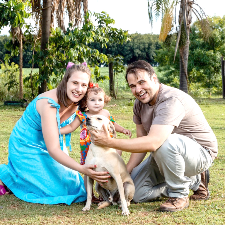 O médico veterinário André Marques celebra a chegada de mais um ano de vida, no próximo dia 27. Querida A esposa, Maria Gabriela, e sua filha Helena, se incumbem de proporcionar um dia cercado de amor e felicidade para o aniversariante. A celebração também reúne o carinho da mãe, Lia Marques, do pai, Peterson, e da irmã, Bia, que se unem em família para agradecer a Deus por mais um ciclo abençoado. Parabéns, Dr. André! Que este novo ano venha repleto de saúde, realizações e momentos inesquecíveis ao lado de quem você ama.